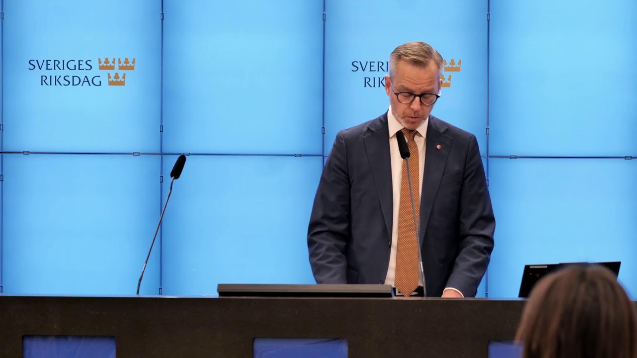 LIVE: Pressträff med Mikael Damberg