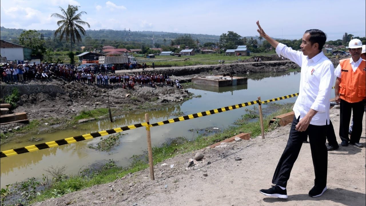 Presiden Meninjau Pelebaran Alur dan Rencana Pembangunan Jembatan Tano Ponggol
