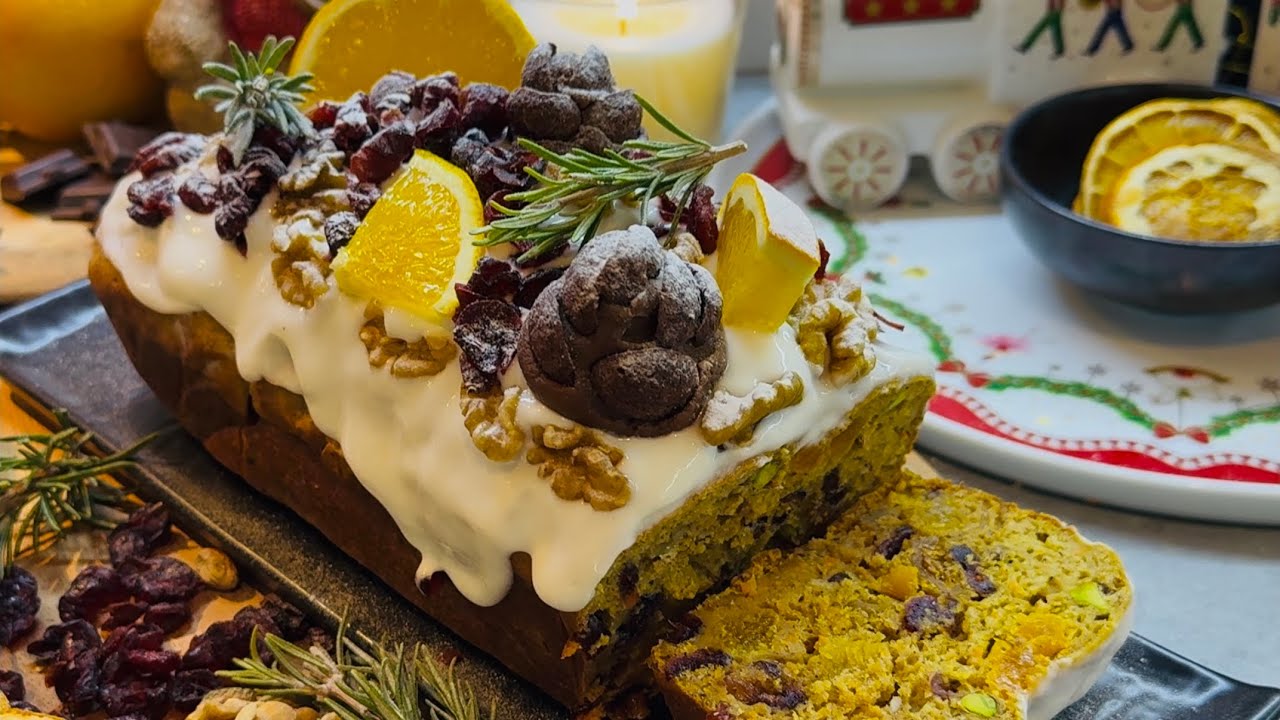 Leicht & Festlich! Gesunder Karotten-Weihnachtskuchen mit Nüssen & Kandierten Früchten (Ohne Butter)