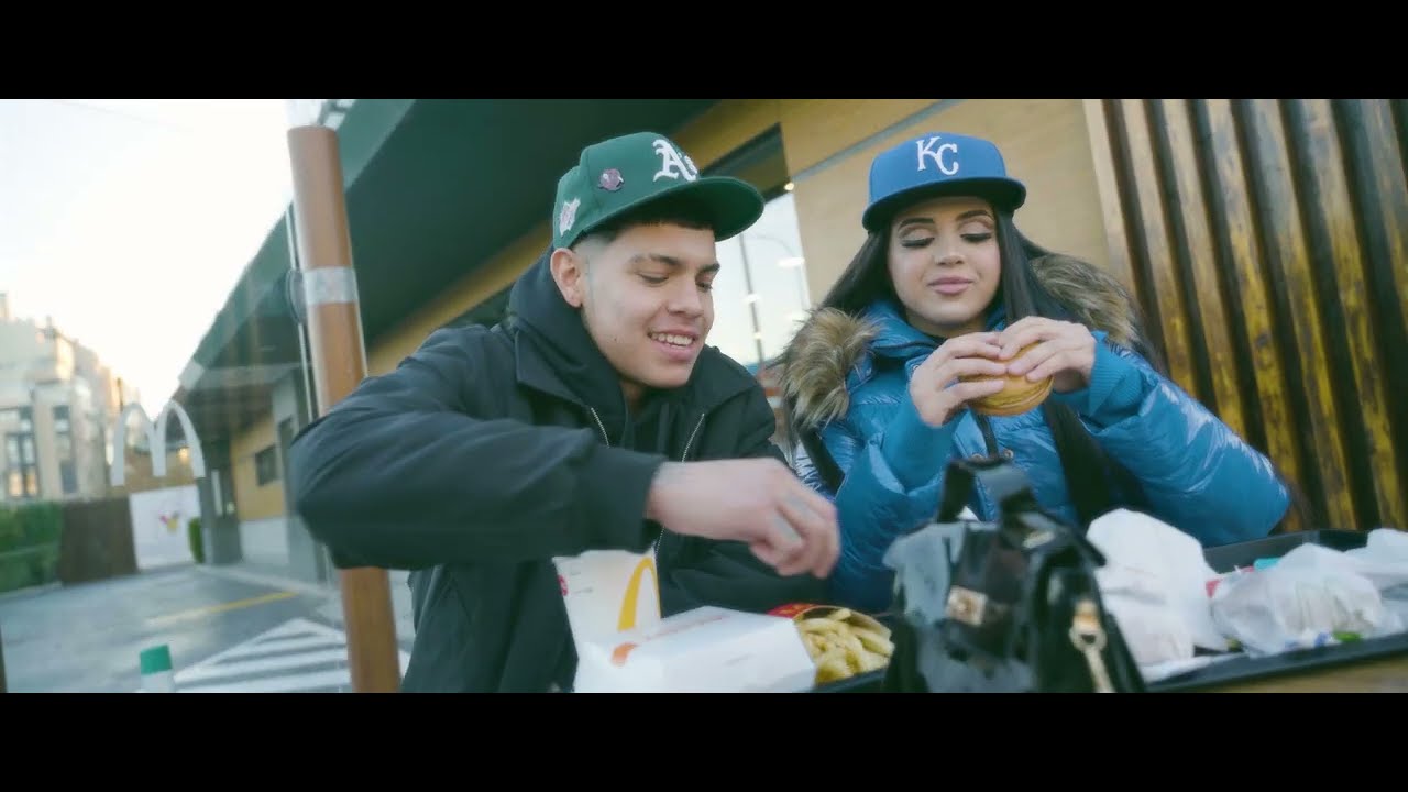 LA PELUCHE - ME MIRAS  (Video oficial) prod by owiizs @elnuevomovimiento_