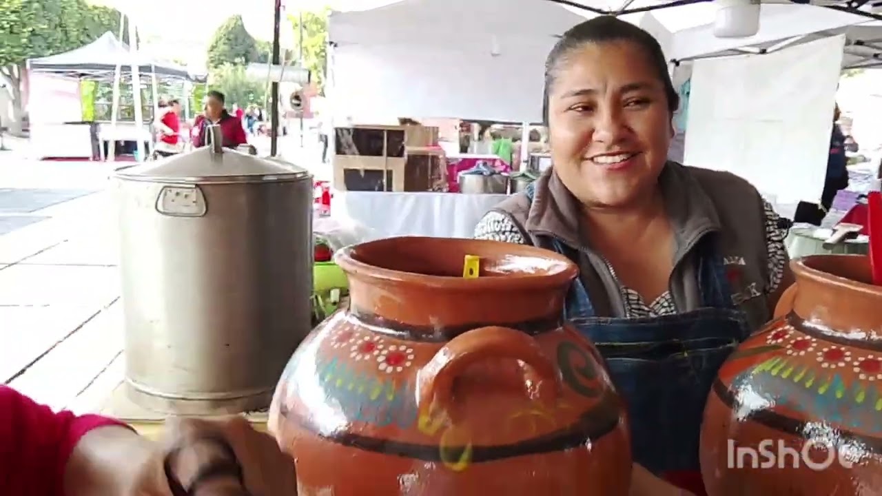 La feria del atole y el tamal en la explanada del palacio municipal de neza 