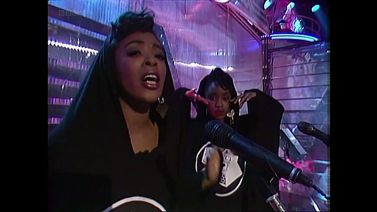 The KLF - 3am Eternal (Top Of The Pops 1991)
