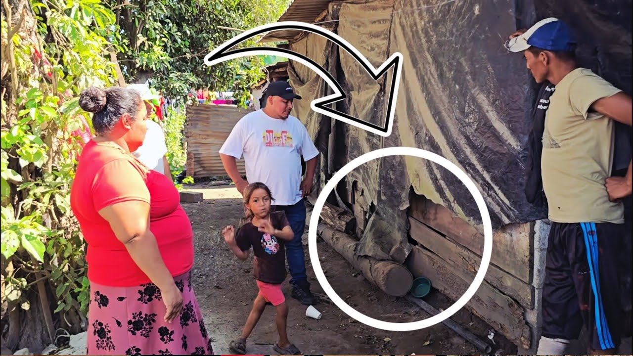 💔¡Ay Dios Mio! Familia Vive En Una Chosita de Nailo y Carton 😢