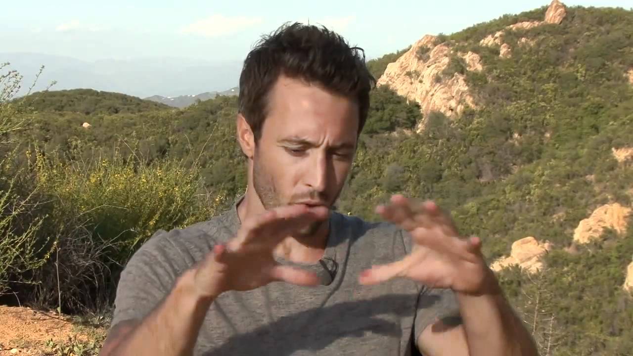 Behind the Scenes With Alex O'Loughlin - Men's Fitness
