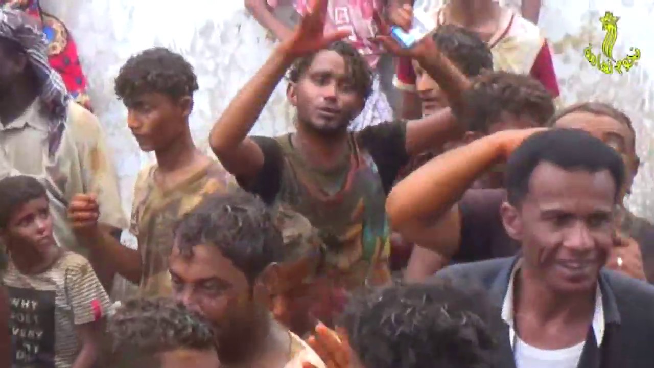 صباح يوم الحناء في زفاف محمد وأحمد عبدالجليل هتاري بالتريبة غناء الفنان إسماعيل جوهر