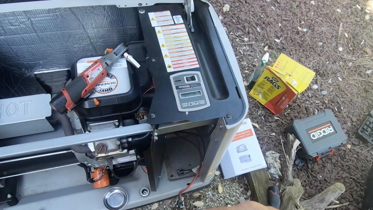 Как я открыл сверхсложный отсек для аккумуляторов и бензина Generac