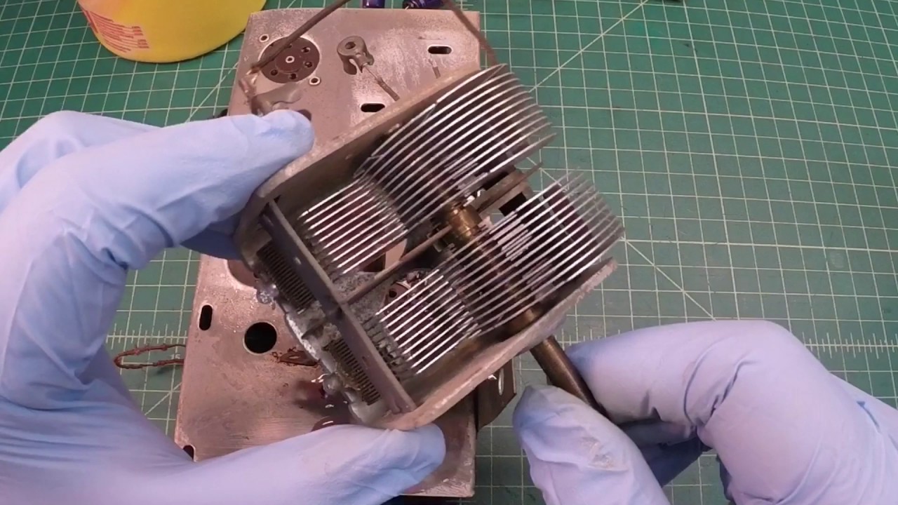 Peter Pan Radio - Day 9 P1 (De-rusting using Naval Jelly & Ultrasonic Cleaner)