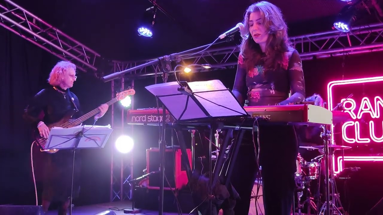 Julia Holter - Feel You 🫂 | Valencia 2024