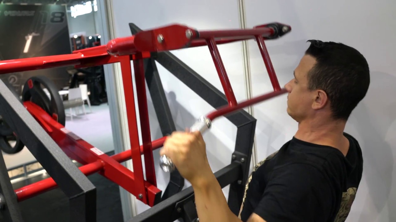 Michael Gundill teste une copie de machine à tirage dos, Rogers/Flex