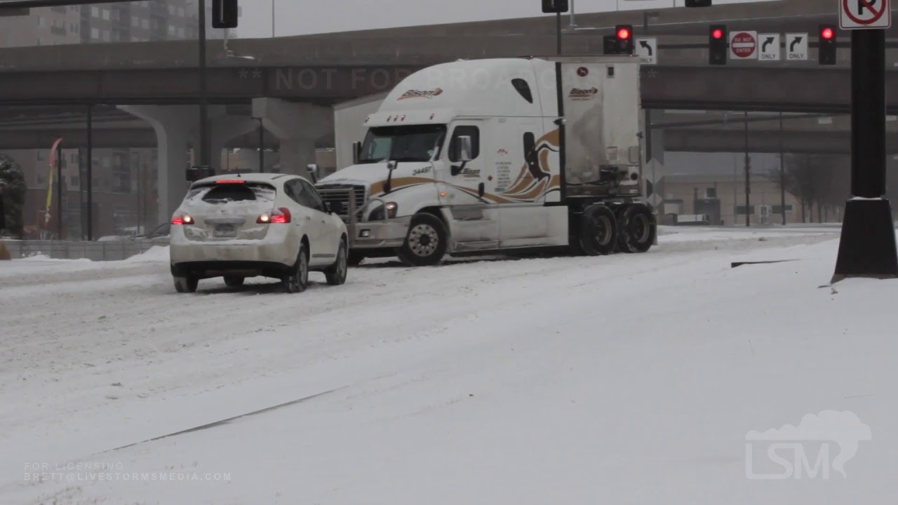 01-17-2020 Omaha, NE - Accidents Along I80 - Semi Stuck on Ramp - Heavy Snow.mp4