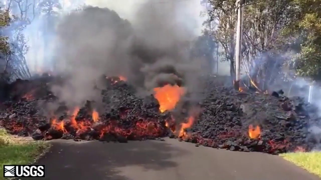 Erupting volcano in Hawaii poses health dangers to those near it, experts say