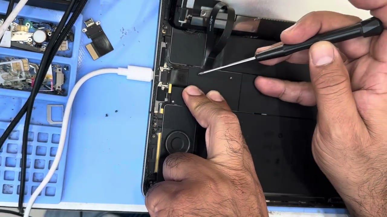 iPad Pro 11 stuck on apple logo 1st gen 2nd gen 3rd gen 4th gen #ipadpro2021 #solution #ipad #repair