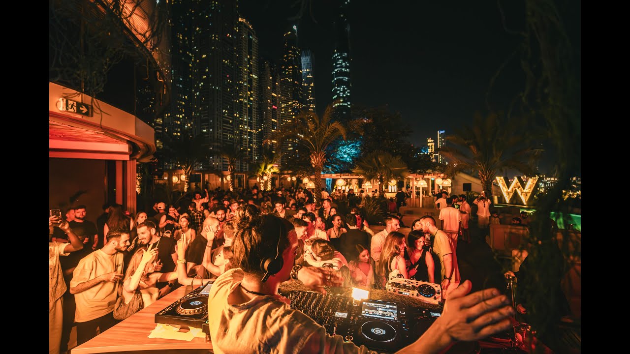 Pomboklap at Afrodise @ W Mina Seyahi , Dubai ,  27 abril 2024 .