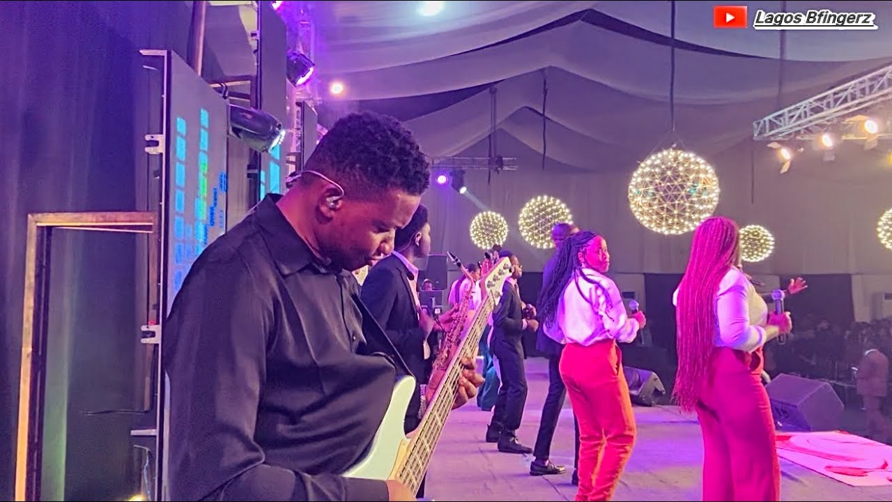 Bassist Didn&rsquo;t Come To Play | Mad Bass Groove on This Praise Medley 