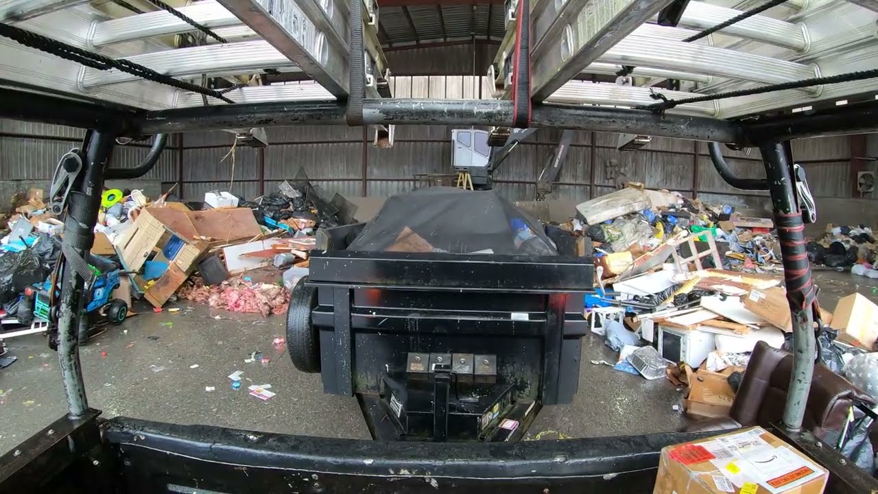 Un viaje al basurero. A tirar basura. / A day going to the landfill.