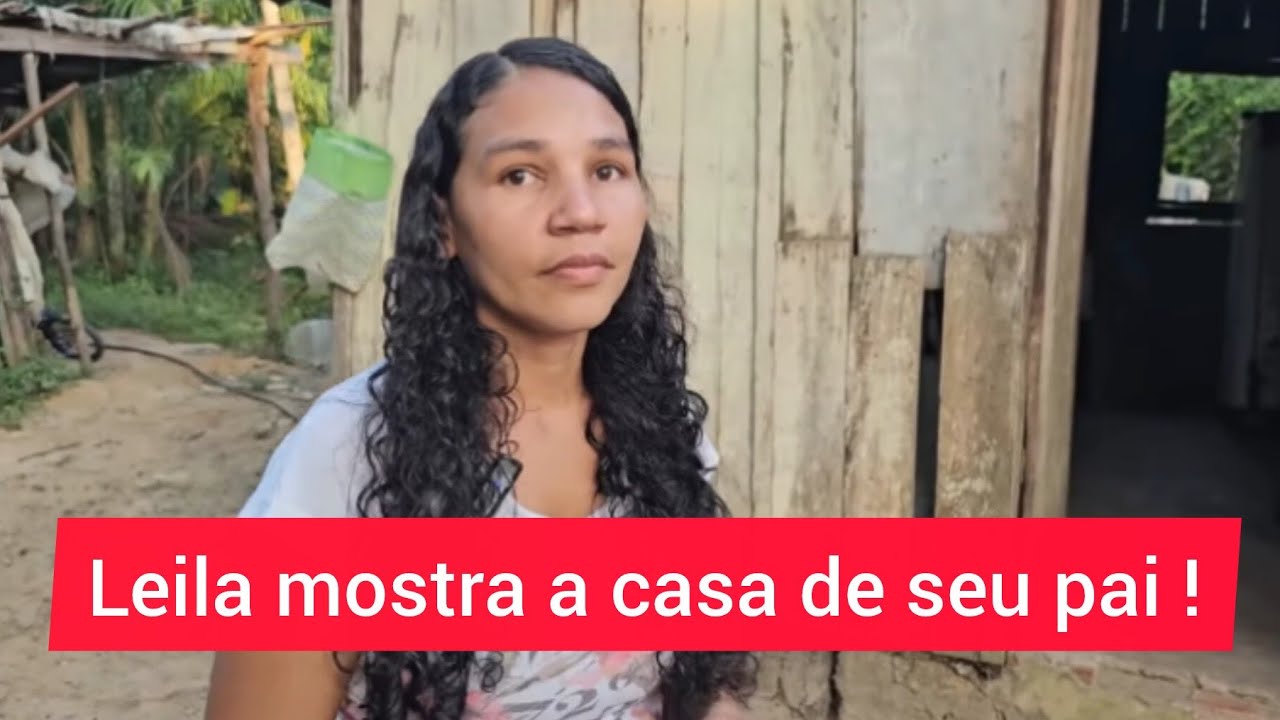 Leila mostra a casa de seu pai e se emociona ao falar de sua mãe. 