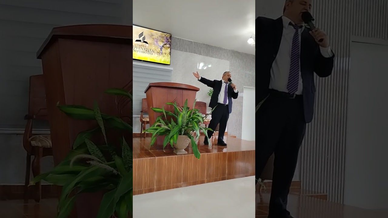 Pastor y cantante Ramón Heredia 2