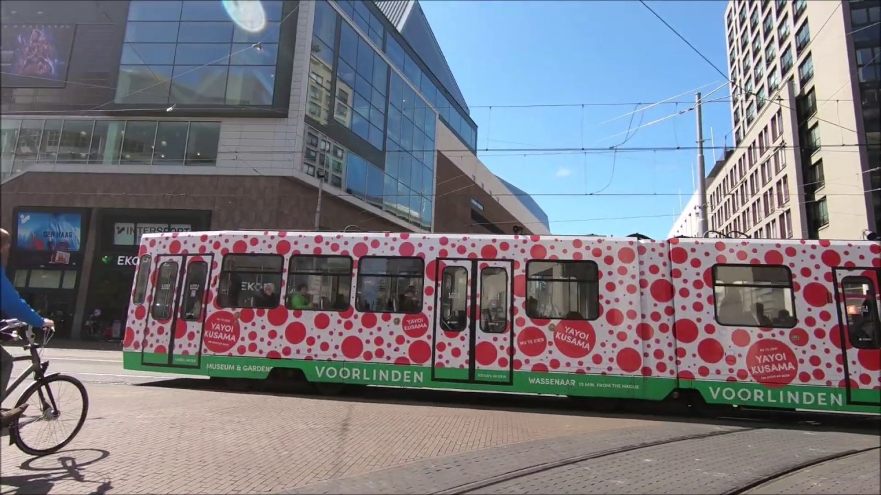 Langzaam op de fiets door het centrum van Den Haag..