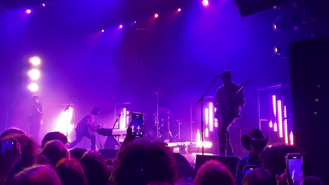 Drunk Alex G plays After Ur Gone at Emos 10/26/22 the whole crowd were tiktok fans