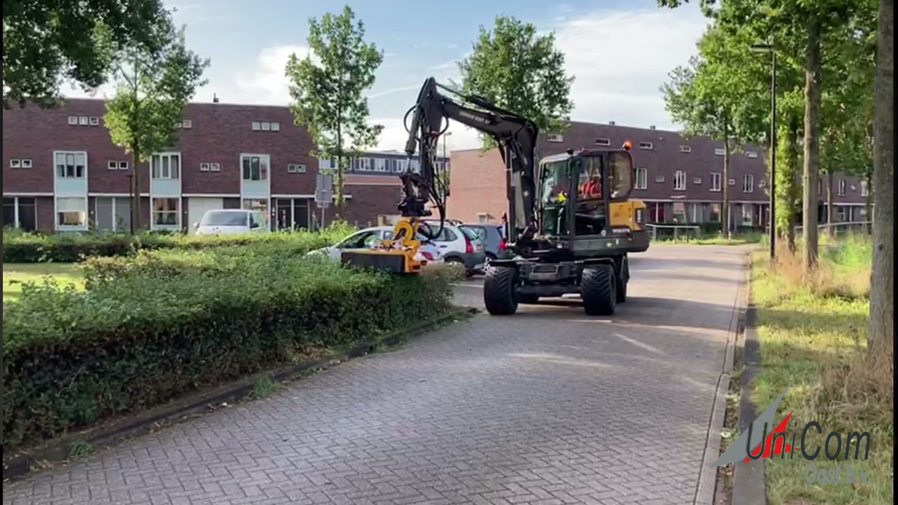 Hagen mulchen met een Volvo EW60E mobiele midikraan en Dabekausen RM1300 PRO Mulchmaaidek