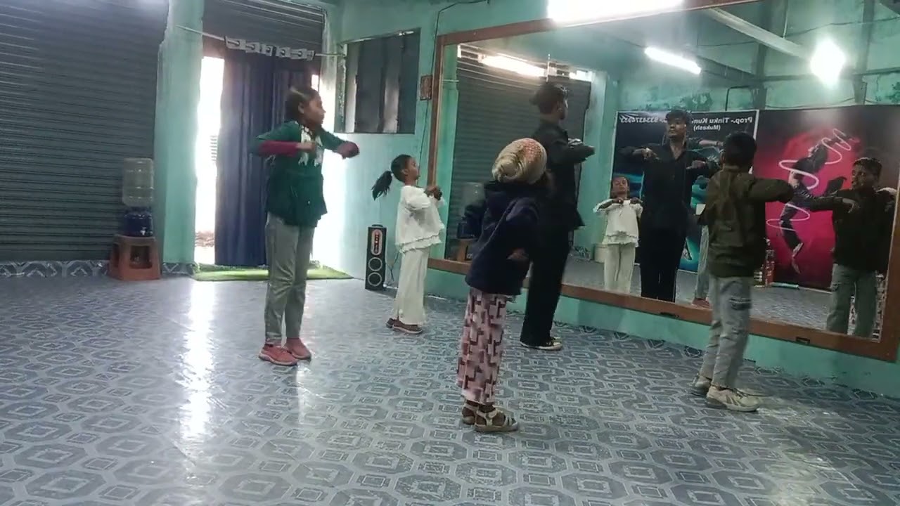 Only hip hop dance. Kud chauk,🕺💃