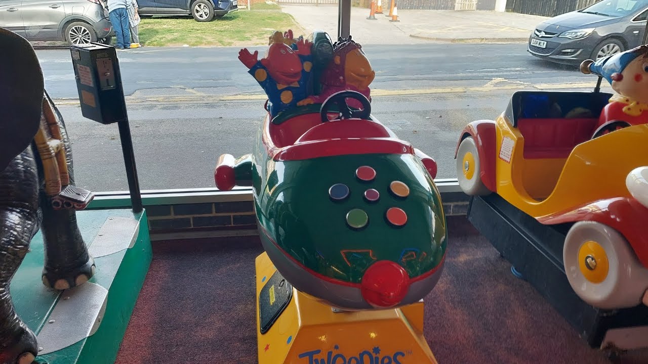 2000s Amutec Tweenies Rocket Kiddie Ride