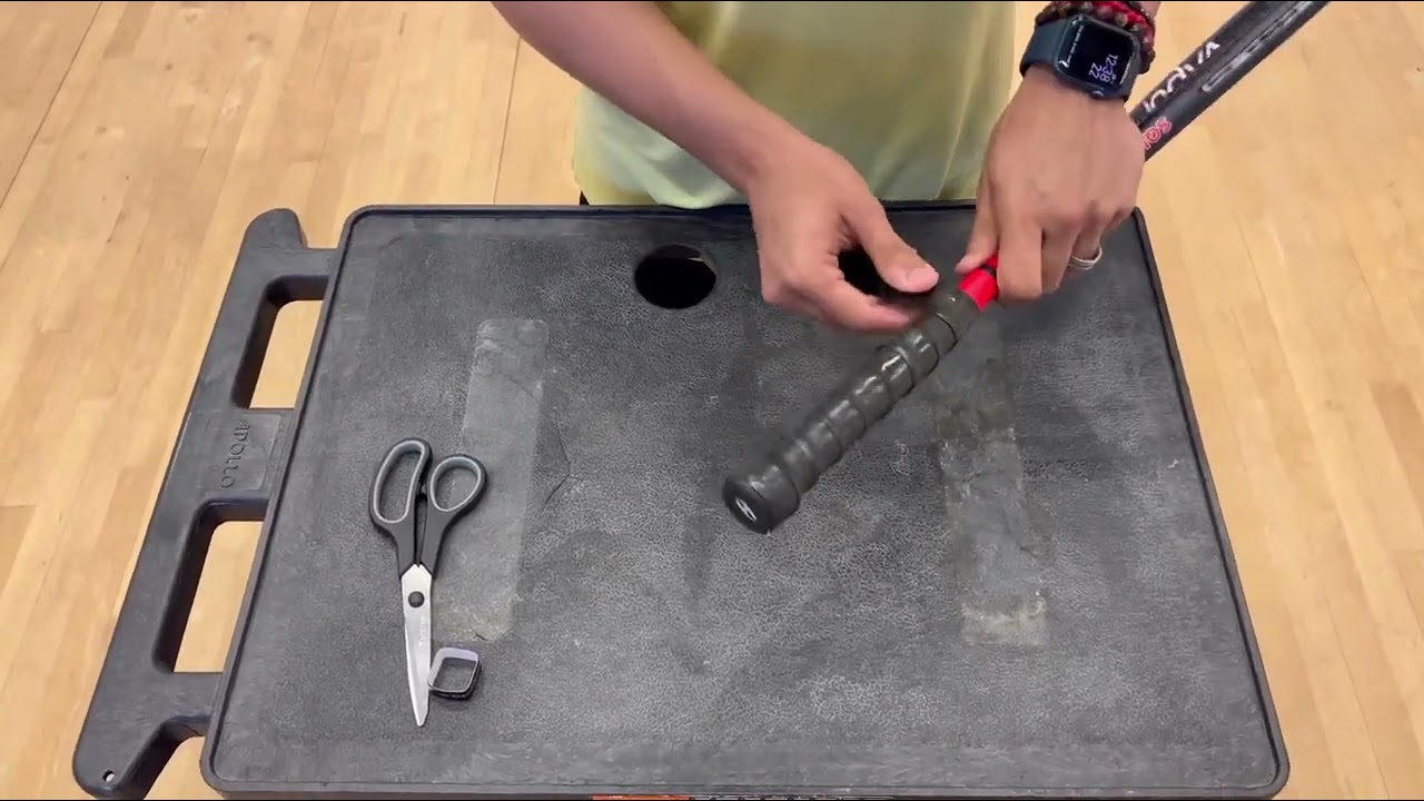 How to grip a squash racket