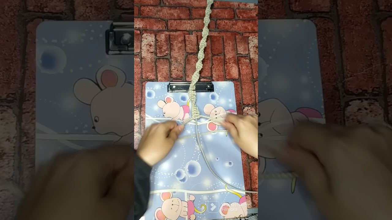 فكرة جميلة لسلك الشاحن بالمكرمية