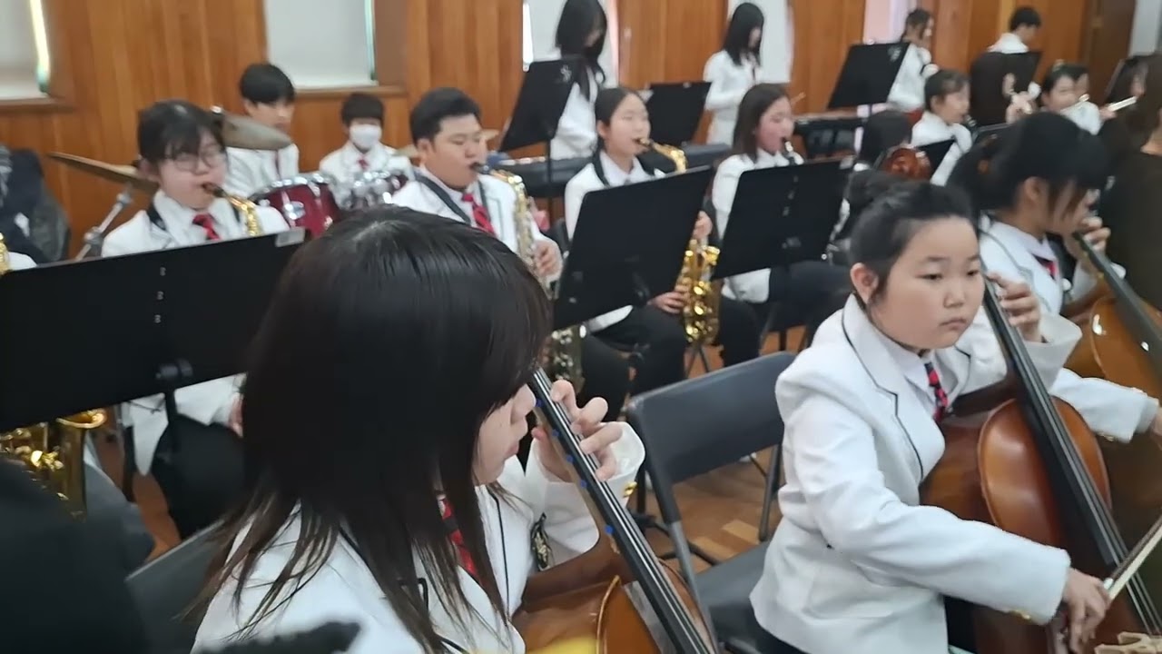 졸업  오케스트라 합주 연주 축하의 무대             🤩희망찬 내일🥰