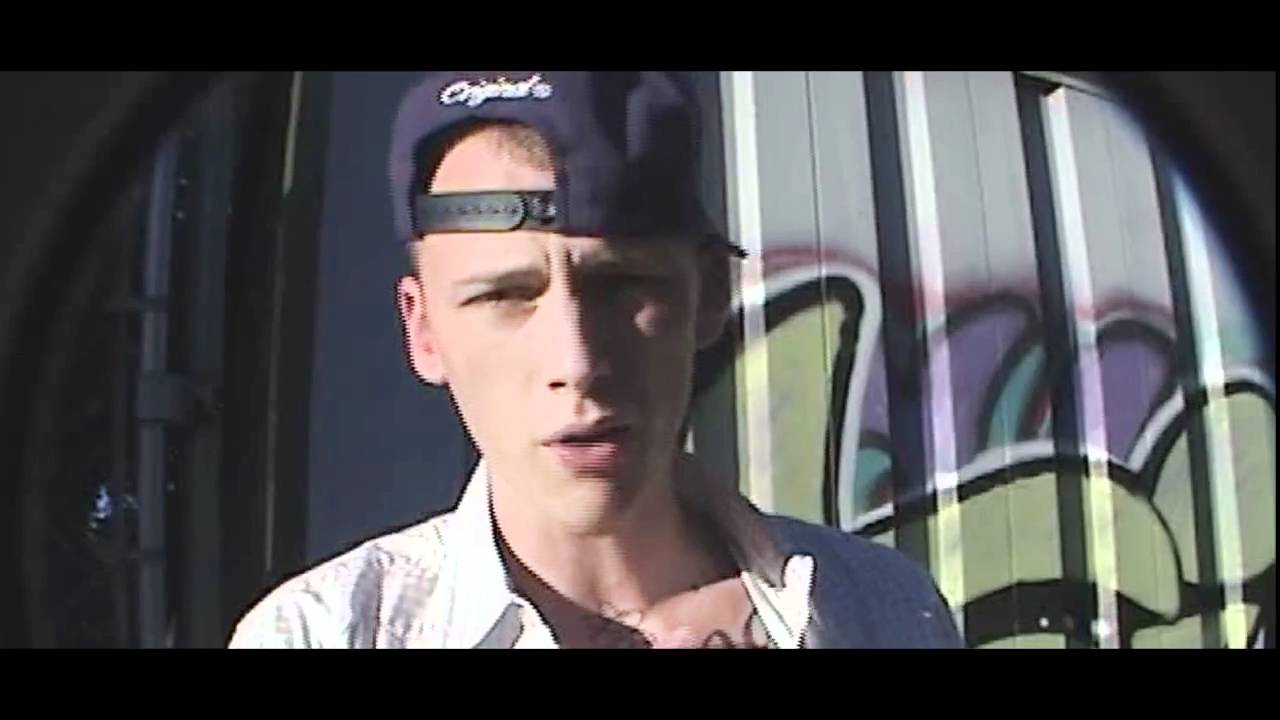 Machine Gun Kelly Talks About Getting Boo'd Off Stage