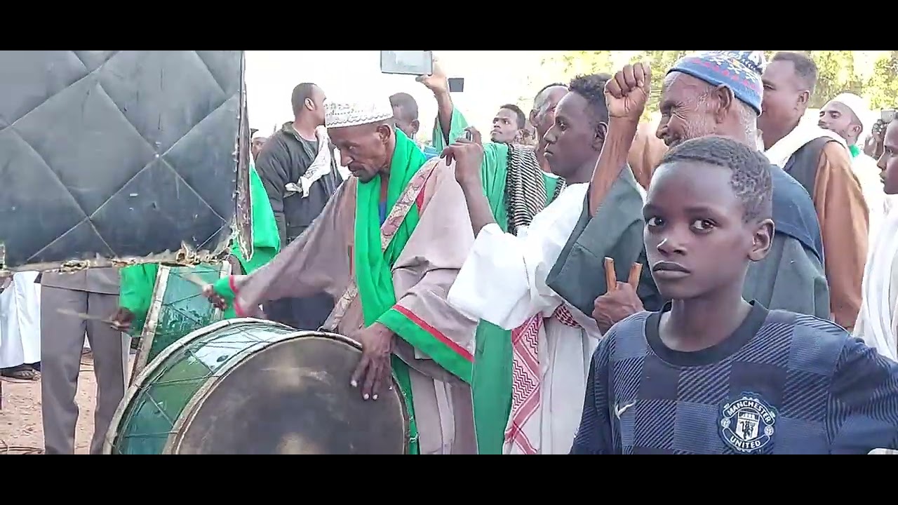 اول عصري ل خليفة السجادة القادريه وخليفة العركيين مولانا الشيخ الريح ازرق طيبة ب ابوحراز غرب