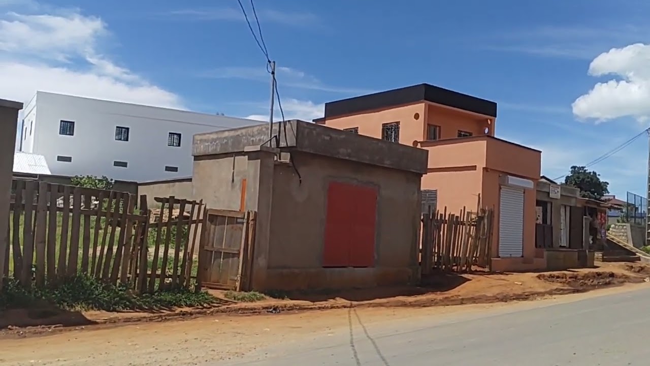 Vatofotsy by Antsapanimahazo Tombotsoa to Aérodrome Gare Ropilanina - Streets view Antsirabe Mada