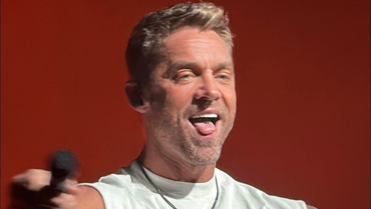 Brett Young Live - Enjoy ladies 😉
