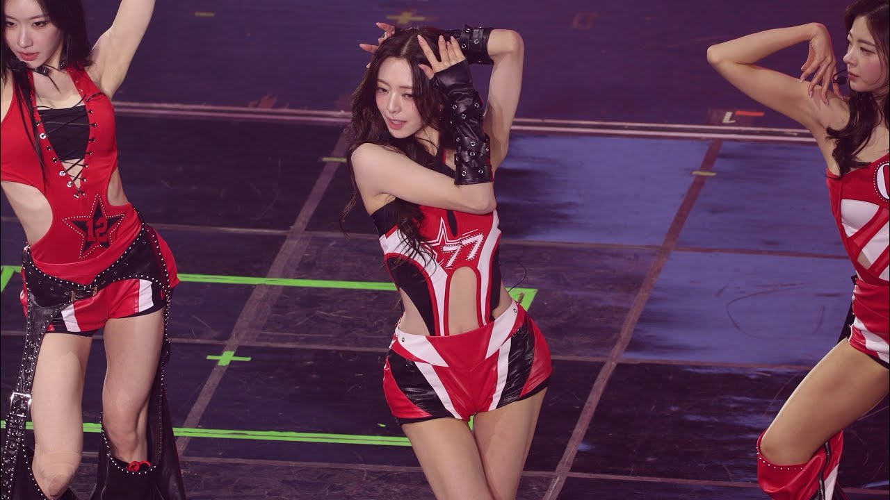 260214 있지(ITZY) - 유나 Walk 4K 직캠 [TUNNEL VISION]