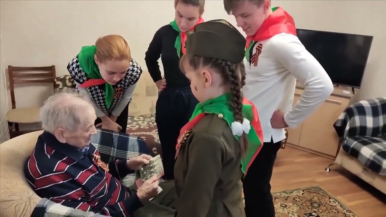 Юные патриоты г.Рыбницы поздравляют ветеранов с Днем Победы, 2023г.