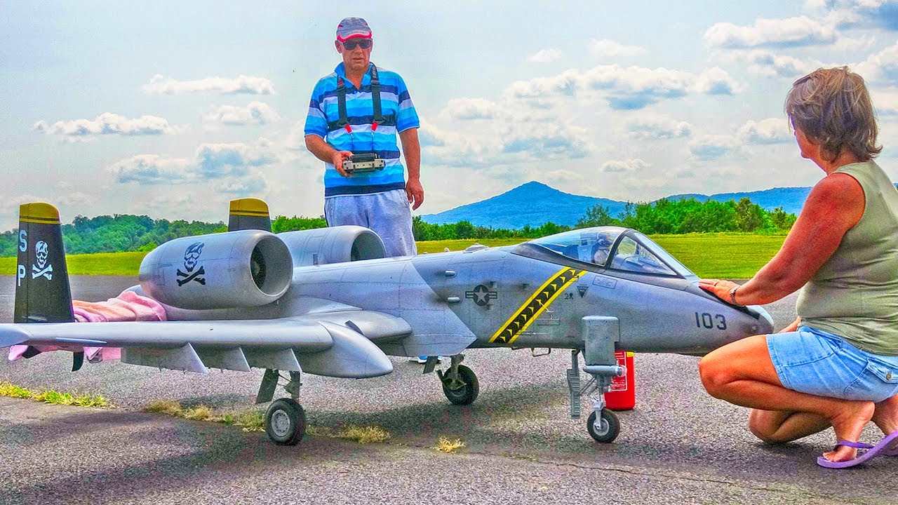 GIANT A-10 WARTHOG RC TURBINE JET WITH REAL GUNS!! FLIGHT DEMONSTRATION