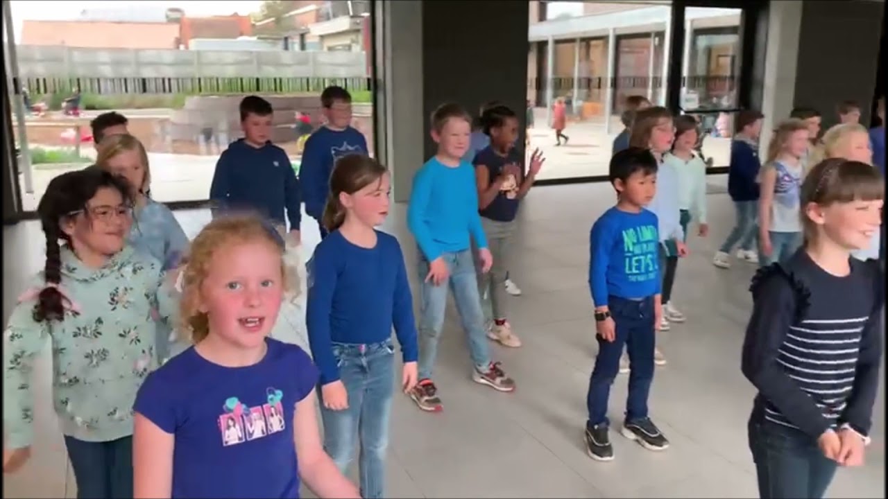 Schoolfeest: Tweede leerjaar - juf Clara en juf Nancy