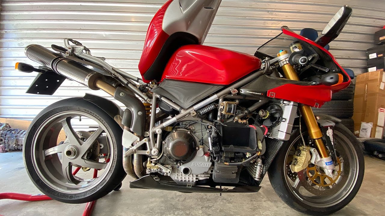 2001 Ducati 996R: special first contact