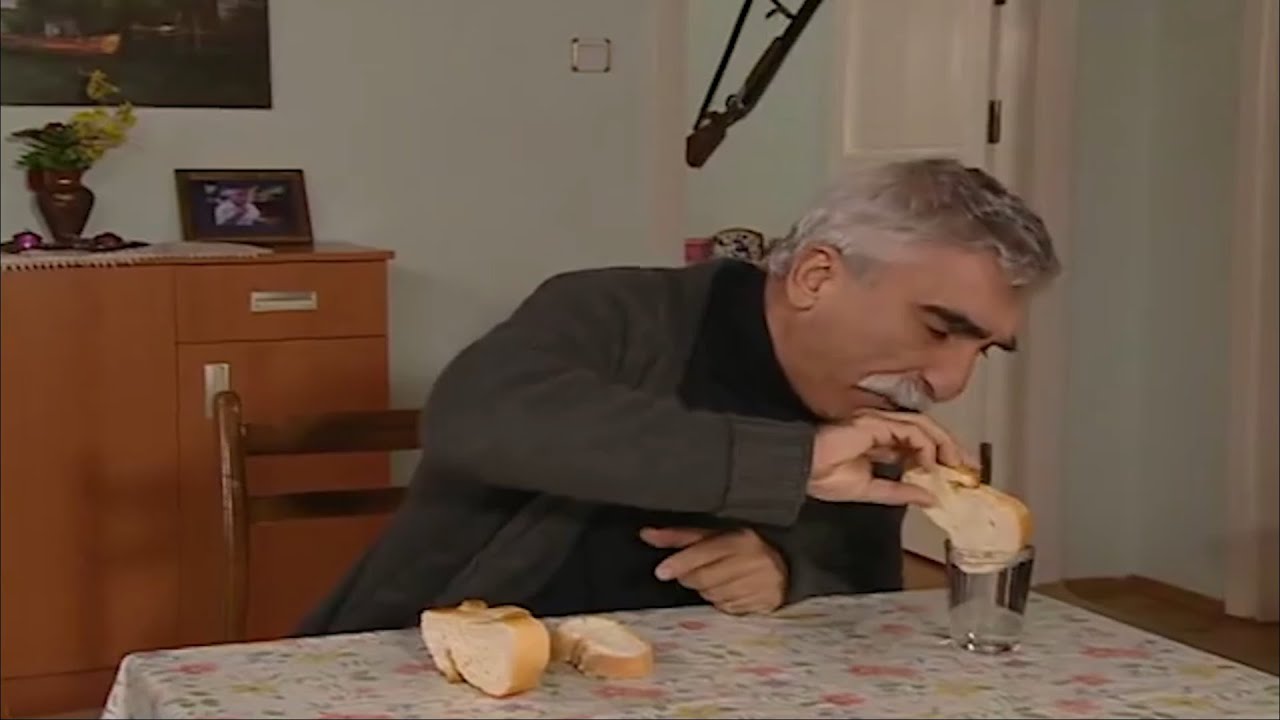صفية افتتحت المطعم والحجي نعمان زعلان وميقبل يروح صار ياكل خبز ومي بالبيت 😅 #تكسي_الأمان