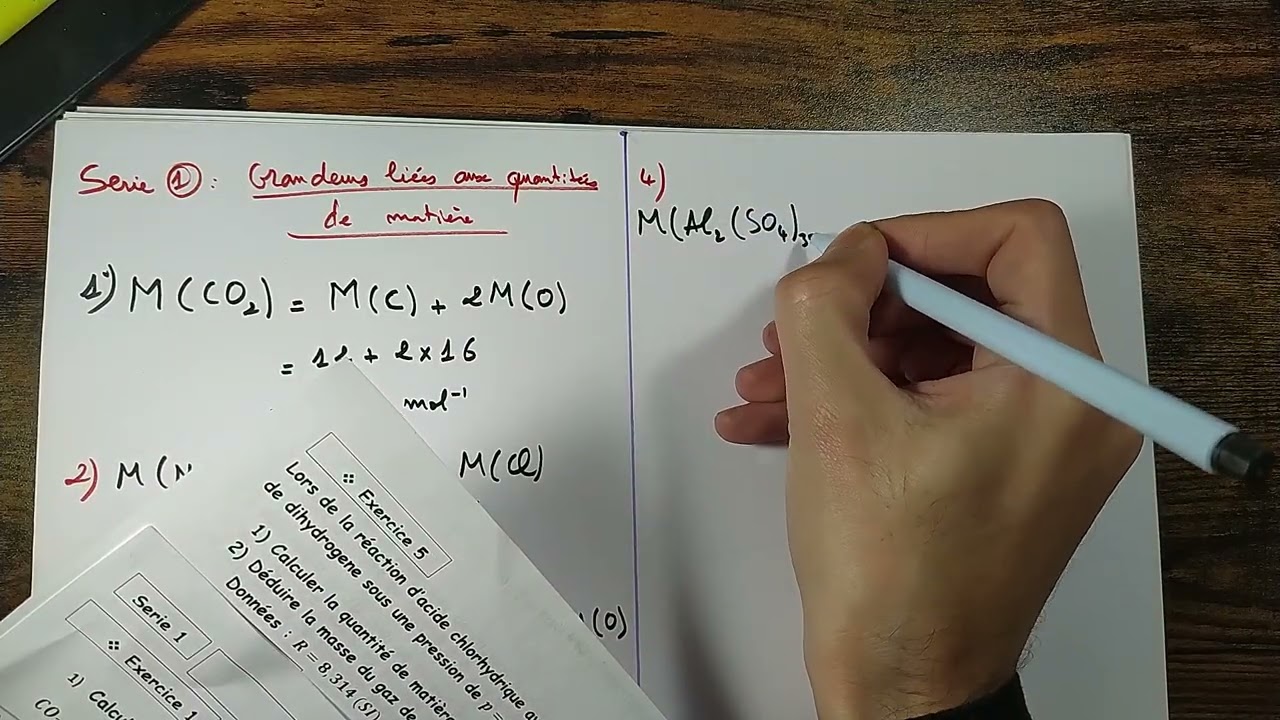 EXERCICE 1 Les grandeurs physiques liées à la quantité de matière 1BAC