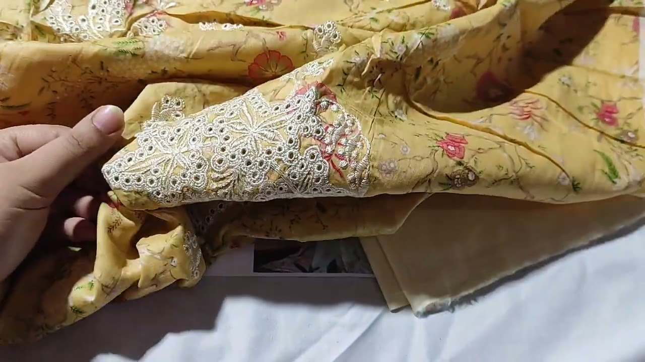 Iznik 3pc emb suits on huge off 😍 order on WhatsApp 03037787094