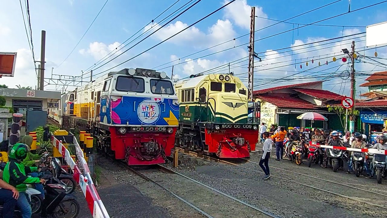 MOMEN EXTRAORDINARY! Jarang Menemukan Kereta Ini Dgn Lokomotif Spesial Saat Memasuki Ibukota Jakarta