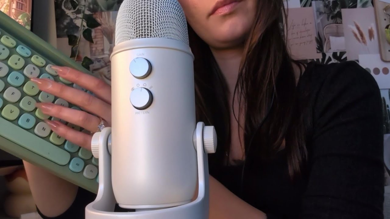 I tried ASMR again ... but with nails! (tapping, scratching & tracing)