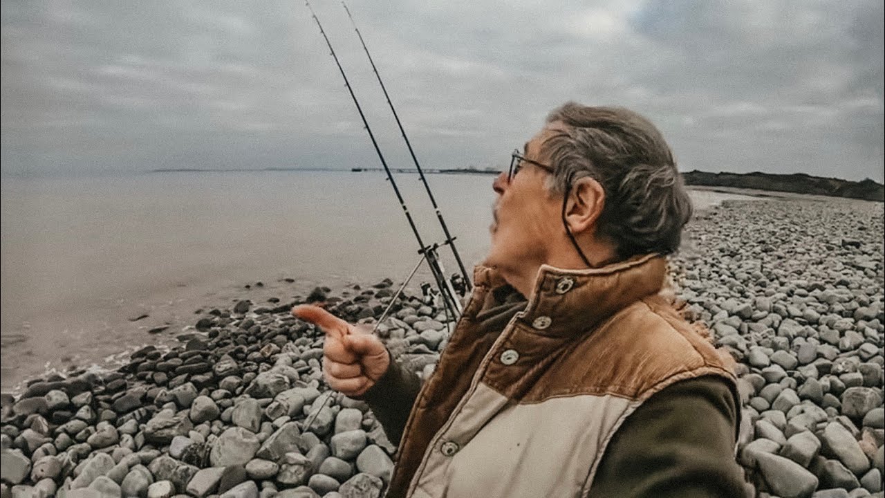 Solo Winter Beach Fishing attempt to find big fish | Overnight in a POD