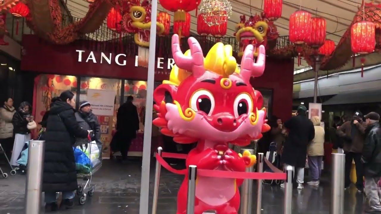 Chợ tết TangFrère paris quận 13 vỡ trận. 