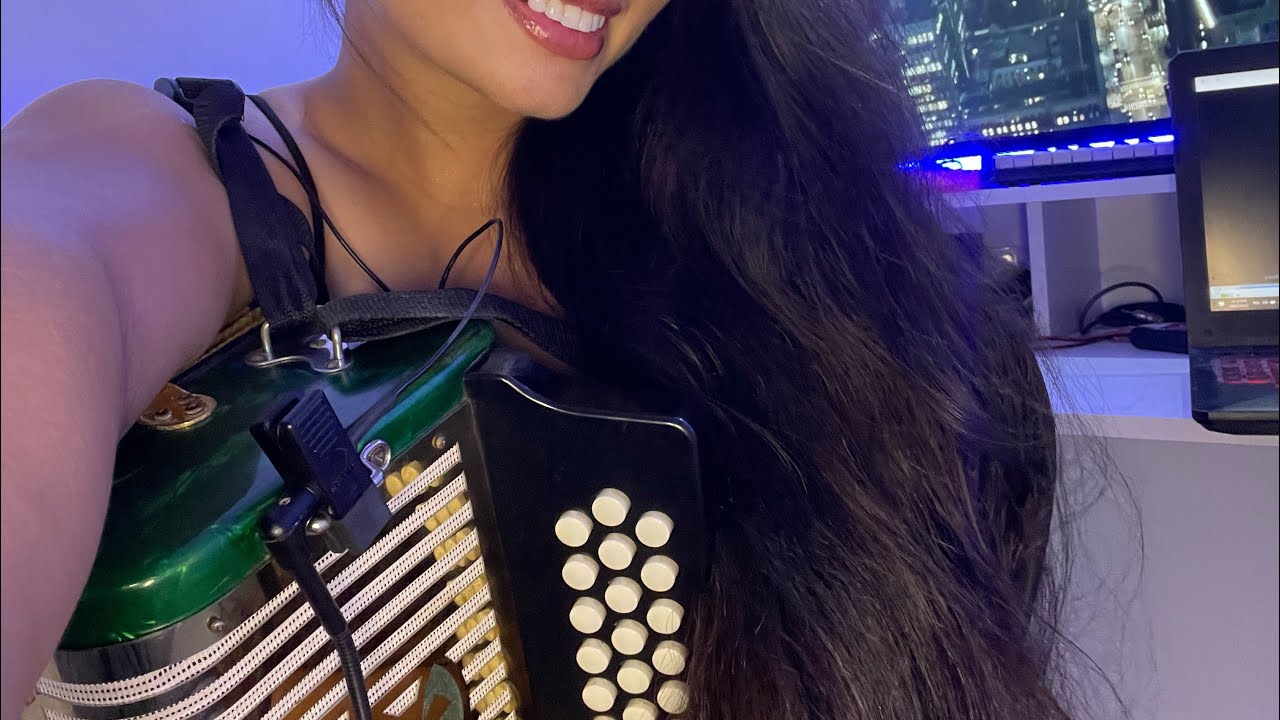 Acordeonera Karen Rodr&iacute;guez