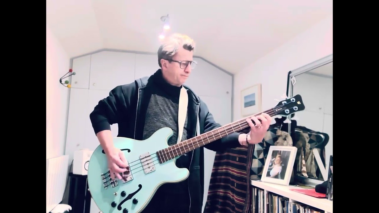  Placebo ,Every me every you , live in Paris in 2003 Bass practice 
