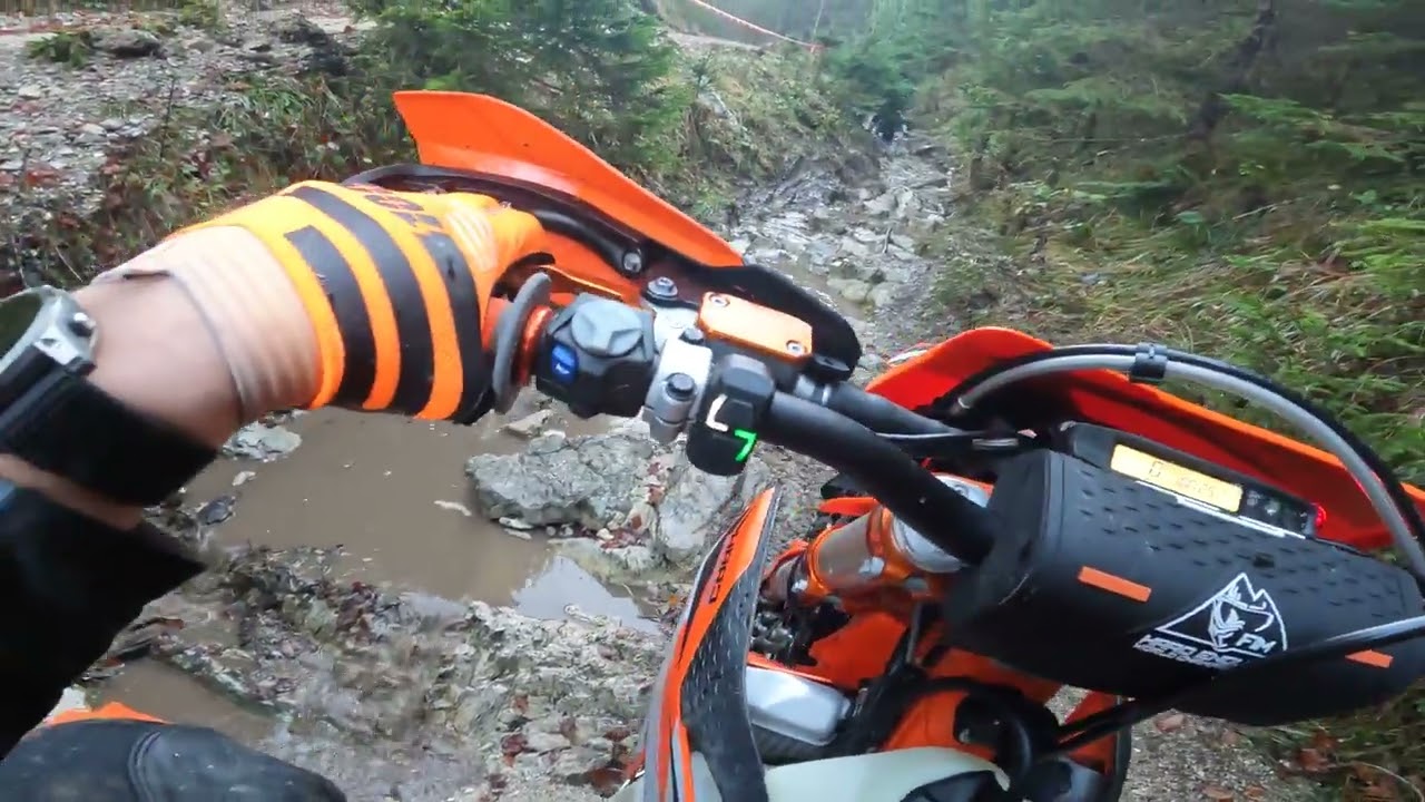 Red Stag Enduro Nationalfeiertag 2024, 1 rote, 2 orange, 3 gelbe, 3 grüne