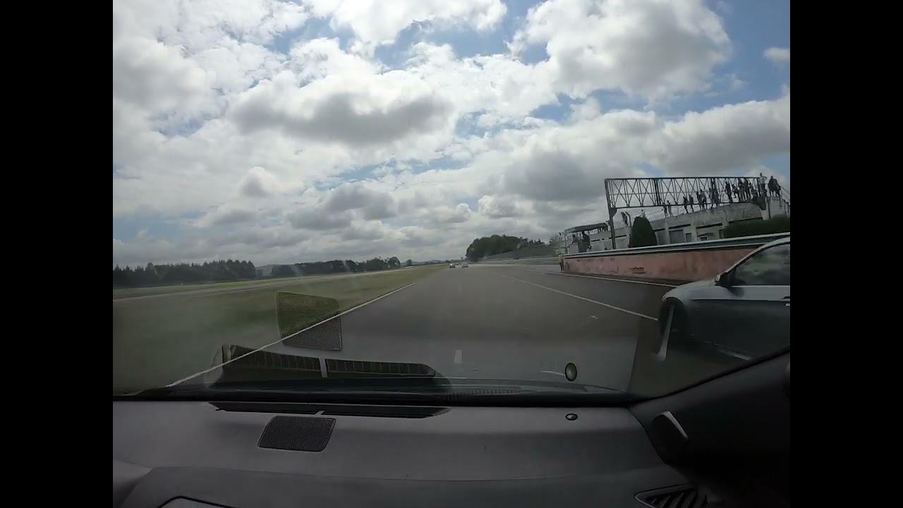 Ultrapassar 14 viaturas nas primeiras 2 voltas no Toyota GR Yaris