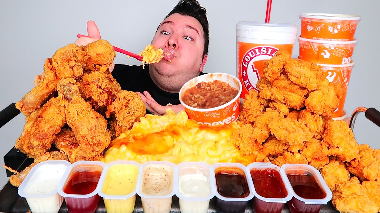Trying Popeyes New Mac 'N Cheese • MUKBANG